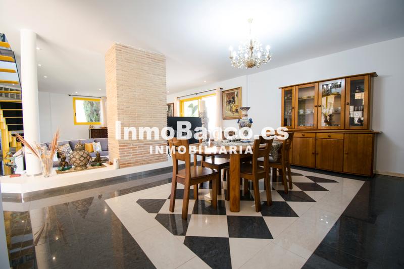 Foto 223ddd8d-0cae-40cd-bfbf-4141b48f1076. Chalet dans calle paiporta 12 dans Cumbres de Calicanto Torrent