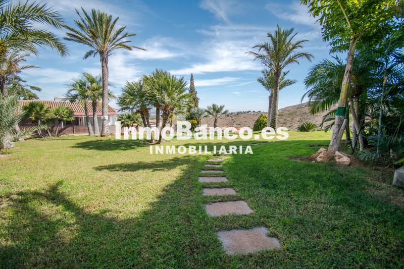 Foto 3ff553f3-ef21-45d7-82da-7536282a2aa6. Chalet dans calle paiporta 12 dans Cumbres de Calicanto Torrent