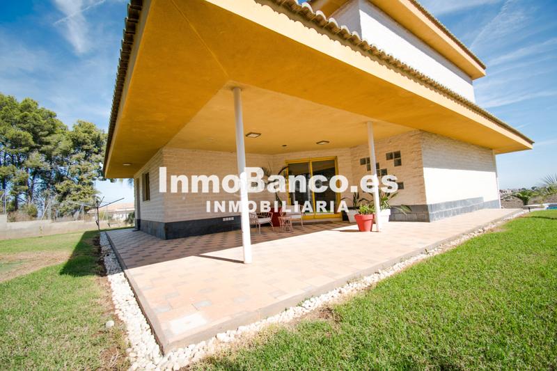 Foto 44c7ad2e-716a-4081-92e7-effbbdefc2a0. Chalet dans calle paiporta 12 dans Cumbres de Calicanto Torrent