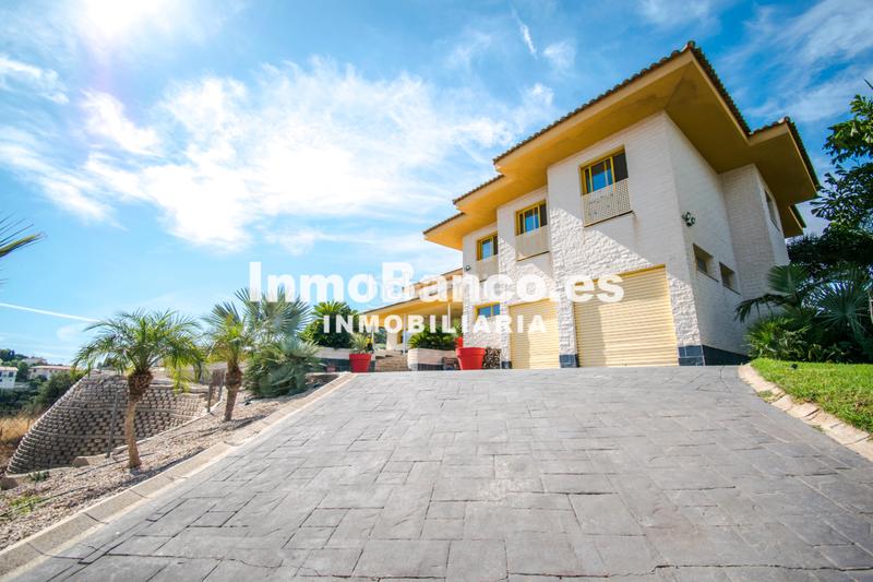 Foto 5d7ca630-378c-43d6-93da-a218eb612746. Chalet dans calle paiporta 12 dans Cumbres de Calicanto Torrent