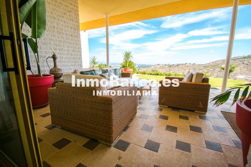 Foto 5f6117b0-371d-4c77-a636-0b2bfee11161. Chalet dans calle paiporta 12 dans Cumbres de Calicanto Torrent