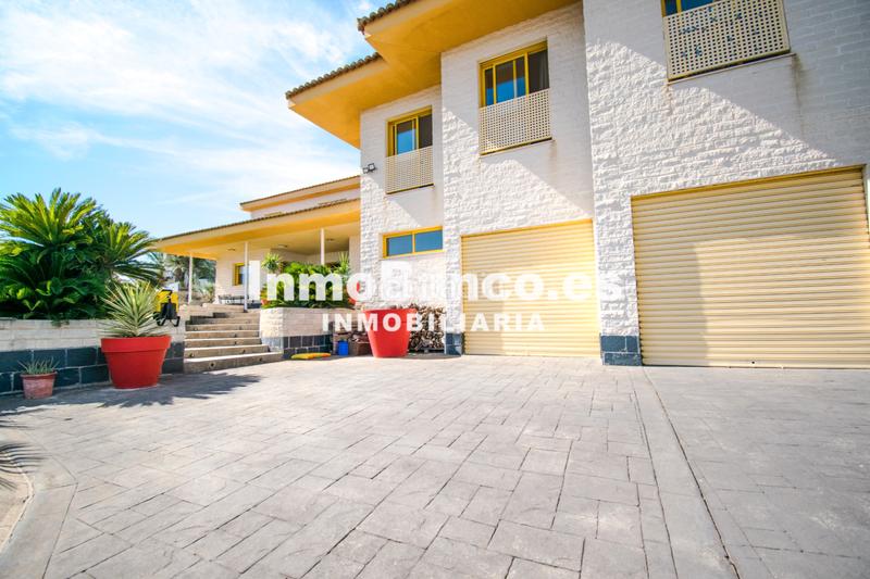 Foto 6522c768-00cd-4970-a1b0-98c9b3e05c6b. Chalet dans calle paiporta 12 dans Cumbres de Calicanto Torrent