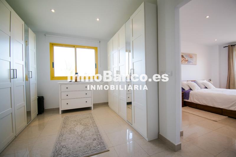 Foto 8d193b6b-a1e6-448c-8b7e-696dcdd43ae5. Chalet dans calle paiporta 12 dans Cumbres de Calicanto Torrent