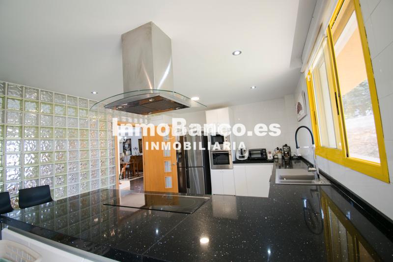 Foto 9573ecc1-3241-41d0-94d2-315e150f1a44. Chalet dans calle paiporta 12 dans Cumbres de Calicanto Torrent