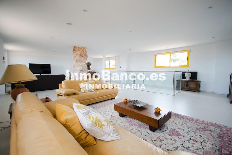 Foto 964c301f-c676-4931-8c47-bcd6c1ebc5b9. Chalet dans calle paiporta 12 dans Cumbres de Calicanto Torrent