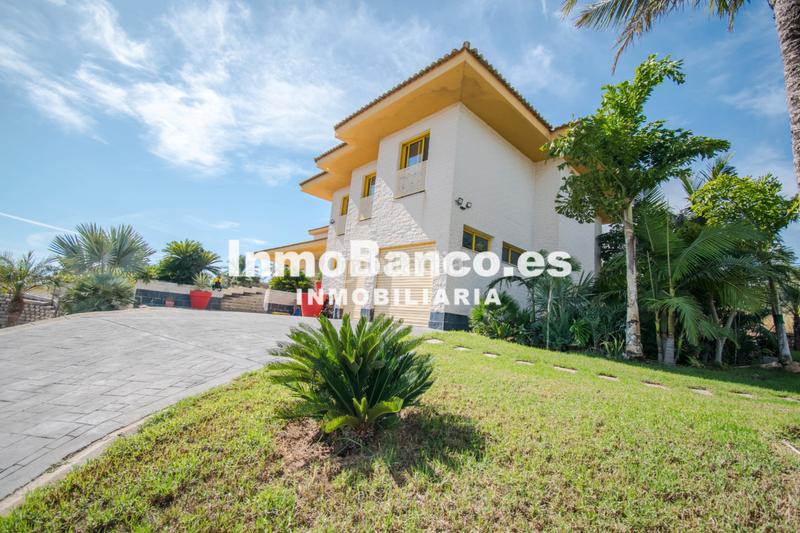 Foto 9b0231ee-5b4f-450a-8568-8788ddf1e66c. Chalet dans calle paiporta 12 dans Cumbres de Calicanto Torrent