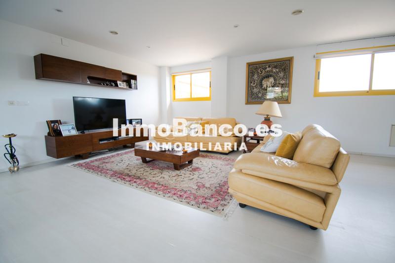 Foto 9ca57cbe-49c5-482a-bbd0-993e2d8b9ebb. Chalet dans calle paiporta 12 dans Cumbres de Calicanto Torrent