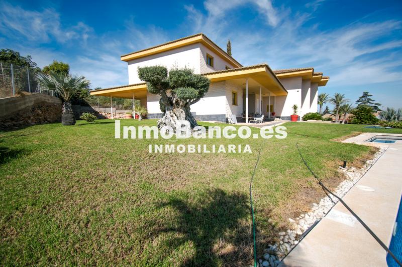 Foto a17a9c5b-d3a2-42d7-8846-0b2c2eadb78c. Chalet dans calle paiporta 12 dans Cumbres de Calicanto Torrent