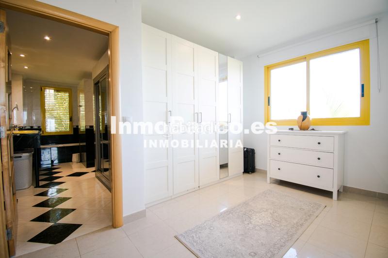 Foto aac21c5d-d8e7-4e0a-bf43-f4fb43a02f0d. Chalet dans calle paiporta 12 dans Cumbres de Calicanto Torrent