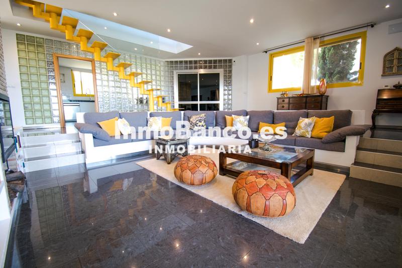 Foto ba4ca8d5-21f8-4cef-8eda-088271961027. Chalet dans calle paiporta 12 dans Cumbres de Calicanto Torrent