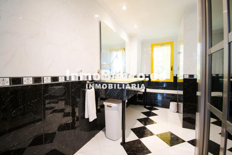 Foto c2807e47-1f62-4430-9924-3b645651cc65. Chalet dans calle paiporta 12 dans Cumbres de Calicanto Torrent