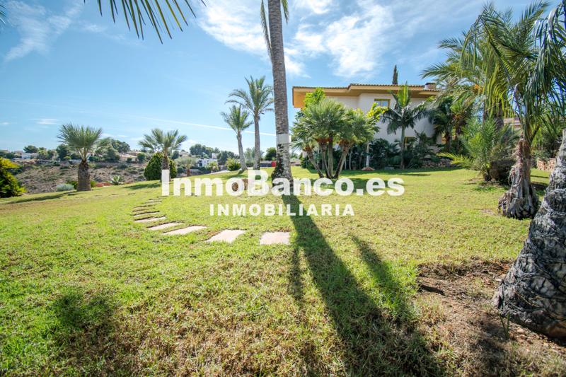 Foto d71e8a78-cb6a-442f-8a97-7a9579d80a62. Chalet dans calle paiporta 12 dans Cumbres de Calicanto Torrent