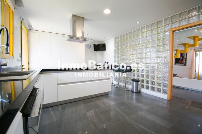 Foto e599688f-040b-4df9-8135-7108ad815561. Chalet dans calle paiporta 12 dans Cumbres de Calicanto Torrent