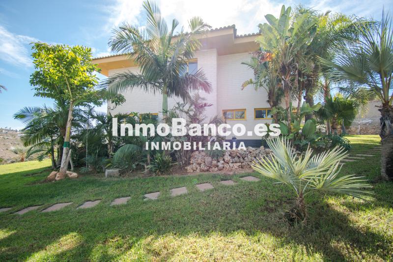Foto f5baea39-b86d-467d-b9ee-518d93b6048a. Chalet dans calle paiporta 12 dans Cumbres de Calicanto Torrent