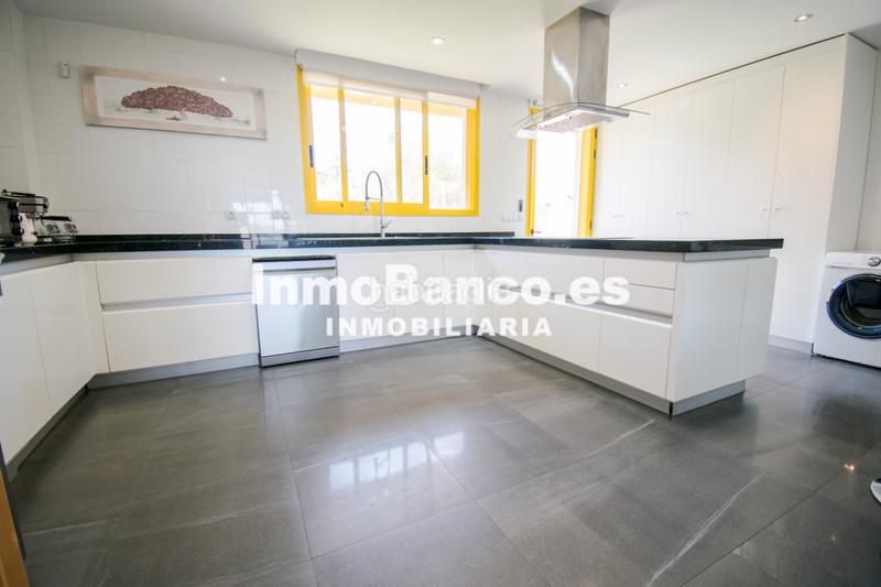 Foto fc7c70c8-2179-4853-8c00-a798874ac10d. Chalet dans calle paiporta 12 dans Cumbres de Calicanto Torrent