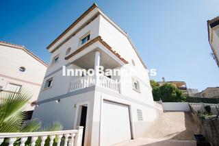 Chalet in Calle paiporta 67. Chalet independiente con piscina