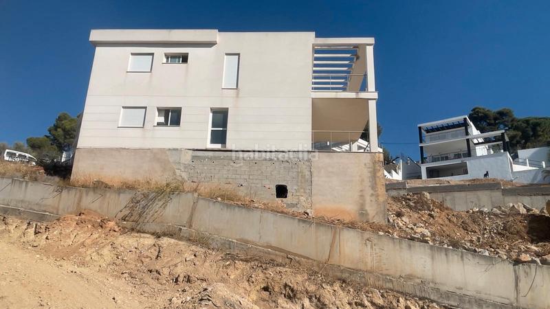 Foto 0d738818-5b53-4acf-9a36-321c4590f908. Chalet in carrer vila joiosa 11 in Cumbres de Calicanto Torrent