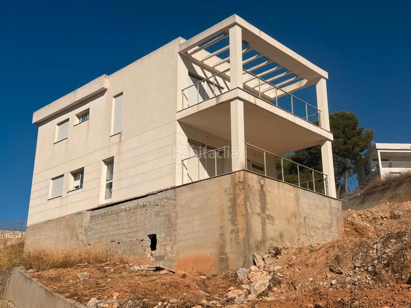 Foto e23e9600-d37b-4bf3-972a-dfc413efae22. Chalet in carrer vila joiosa 11 in Cumbres de Calicanto Torrent