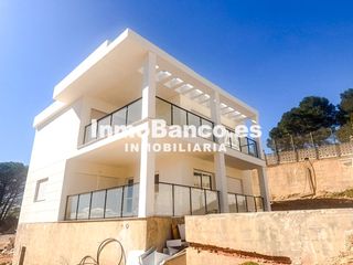 Xalet  Calle �ngel guimer�. Chalet totalmente reformado a estrenar