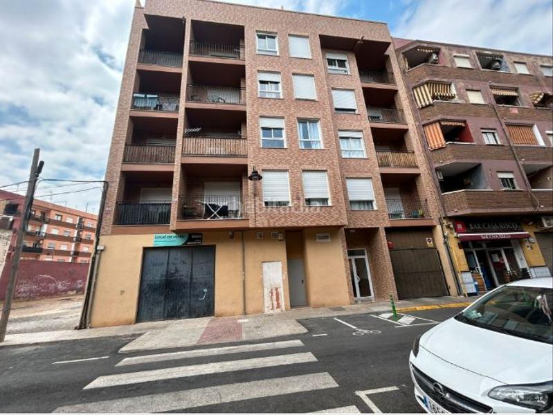 Foto 456ff8ec-4c44-4f24-af2e-3ccb66035ec2. Local comercial a carrer jardí 12 a Aldaia