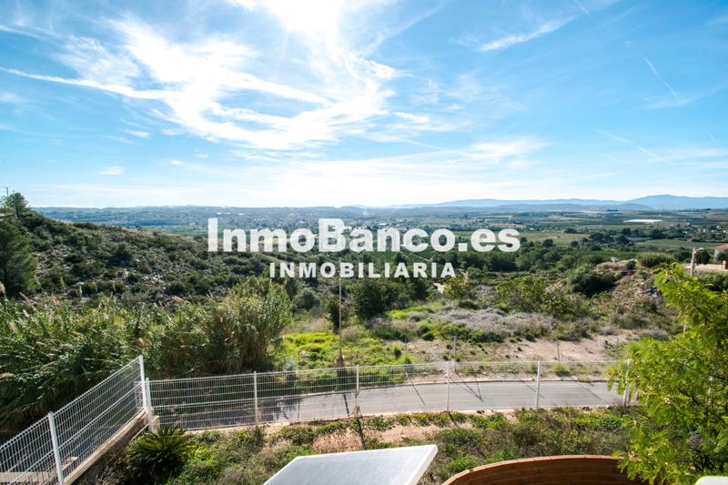 Foto 717b458b-2c78-4717-b221-2e75c2d93a6c. Chalet in carrer la lluna 20 in Cumbres de Calicanto Torrent