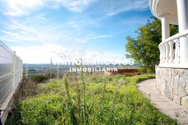 Foto a14f7168-cfda-4ada-8bb0-6cf19c5dc210. Chalet in carrer la lluna 20 in Cumbres de Calicanto Torrent