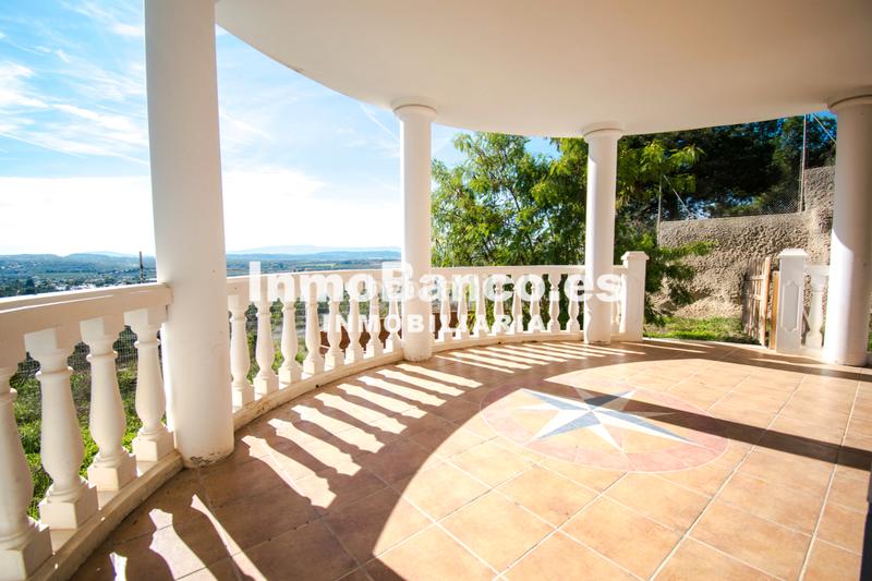 Foto a99e3b58-cd74-4ad0-8e27-553d4b49c6fe. Chalet in carrer la lluna 20 in Cumbres de Calicanto Torrent