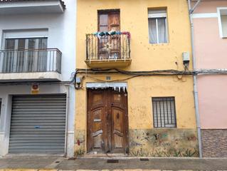 Casa adossada  Carrer balmes 57. Ocupado no se puede visitar ni hipotecar