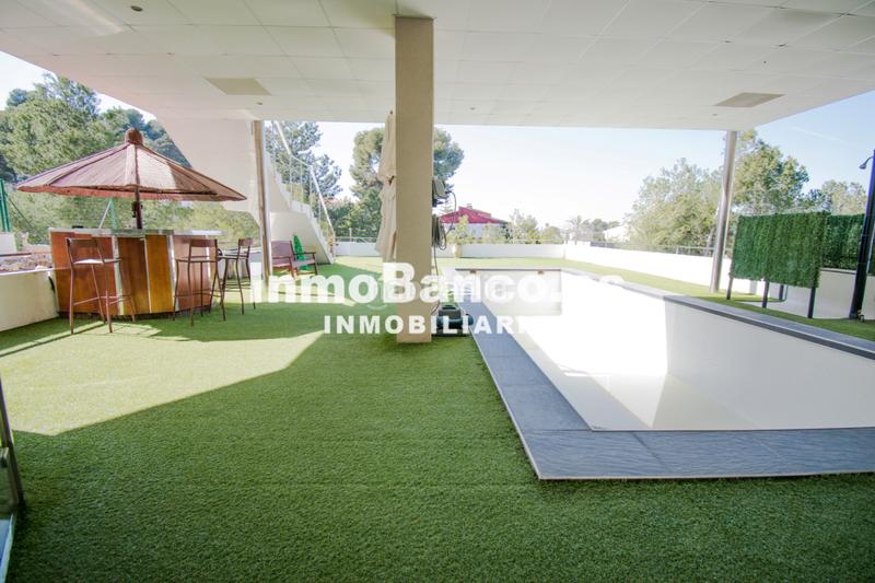 Foto cbe94d5b-2add-4653-8773-f12f8aad77f1. Chalet dans calle río jarama - santo domingo 91 dans Chiva