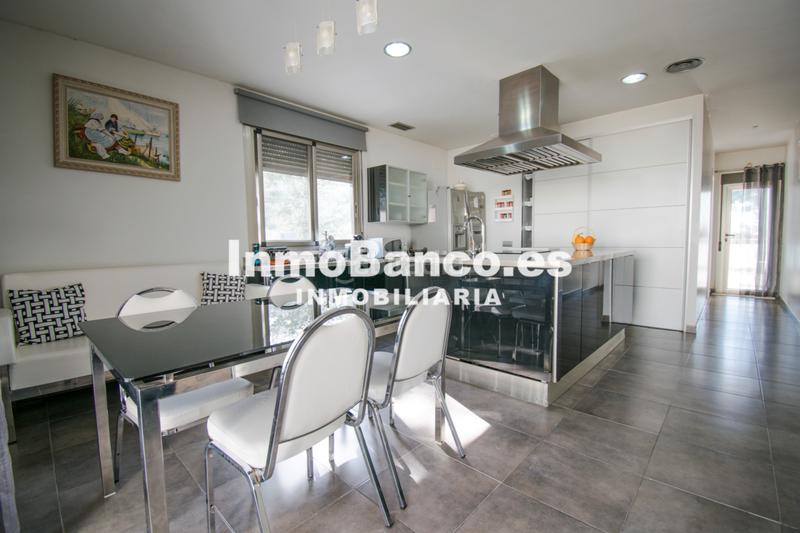 Foto d03ad2a6-f34c-459d-b9df-0b68d5de8122. Chalet dans calle río jarama - santo domingo 91 dans Chiva