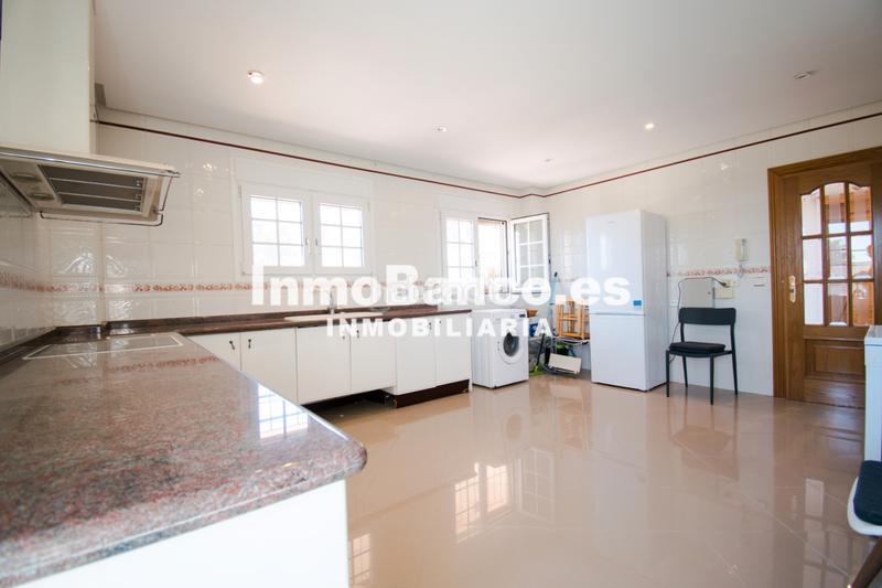 Foto 0fcb282d-3c95-43e0-b564-ed14cf5a8893. Chalet avec cheminée chauffage parking piscine dans Chiva