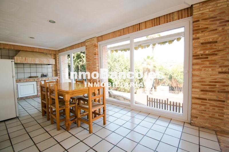 Foto 6e003c64-02f1-4461-a5d3-31afbf16e1e2. Chalet avec cheminée chauffage parking piscine dans Chiva