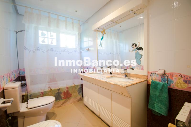 Foto ce9670e9-fbfb-4a43-ba2f-cd97fcb2cfa2. Chalet avec cheminée chauffage parking piscine dans Chiva