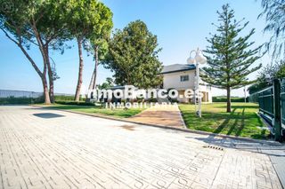 Xalet en Avenida buenos aires 259. Increible vivienda en urbanizacion calicanto