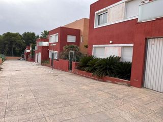 Chalet en Urbanizaci�n la loma 105. Sin comisi�n de agencia , subasta comercial