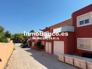 Chalet en Urbanizaci�n la loma 105. Sin comisi�n de agencia , subasta comercial