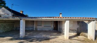 Chalet en Carrer del boval 11. Chalet a reformar en monserrat