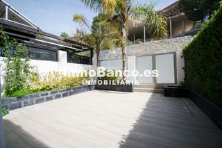 Location Maison jumelée  Calle 16. Casa de línea moderna  sin amueblar y cocina equipada
