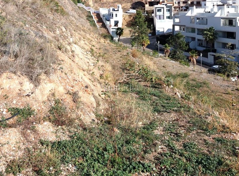 Foto ded95ba2-fdf2-4def-89f0-9200c6eed025. Terreny residencial a calle saturno 2 a Almijara Nerja