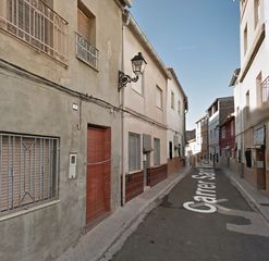 House  Carrer sant vicent 19. Alquilada , no visitable, no hipotecable