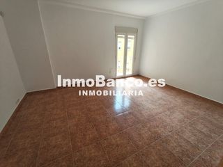 Etagenwohnung in Carrer ferrocarril d'alcoi 27. Sin comisión al comprador
