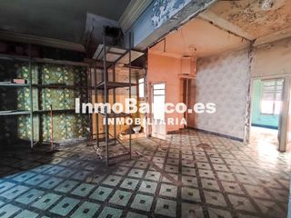 Maison jumelée à Carrer ferrocarril d'alcoi 82. Sin comisión de agencia al comprador, subasta comercial