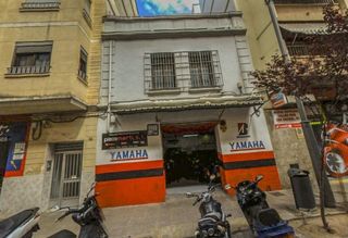 Casa bifamiliare in Carrer ferrocarril d'alcoi 82. Sin comisión de agencia al comprador, subasta comercial
