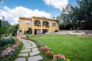 Chalet en Carrer la lluna 19. Chalet independiente con vistas
