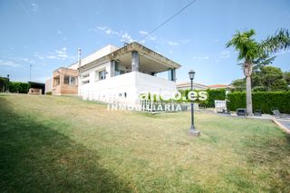 Xalet  Carrer la lluna 58. Perfecta para entrar a vivir