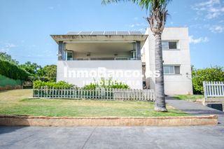 Chalet in Carrer la lluna 58. Perfecta para entrar a vivir