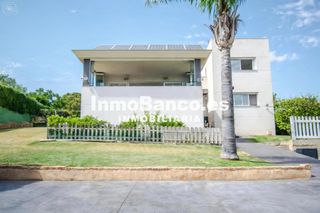 Chalet en Carrer la lluna 58. Perfecta para entrar a vivir