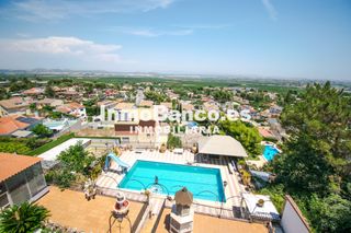 Xalet en Calle puerto de pajares 297. Chalet independiente con  piscina y espectaculares vistas