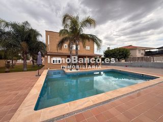 Chalet  Avenida del rio turia 587. Chalet independiente en  la urbanización de santo domingo