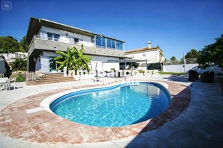 Rent Chalet in Cumbres de Calicanto. Chalet independiente con piscina